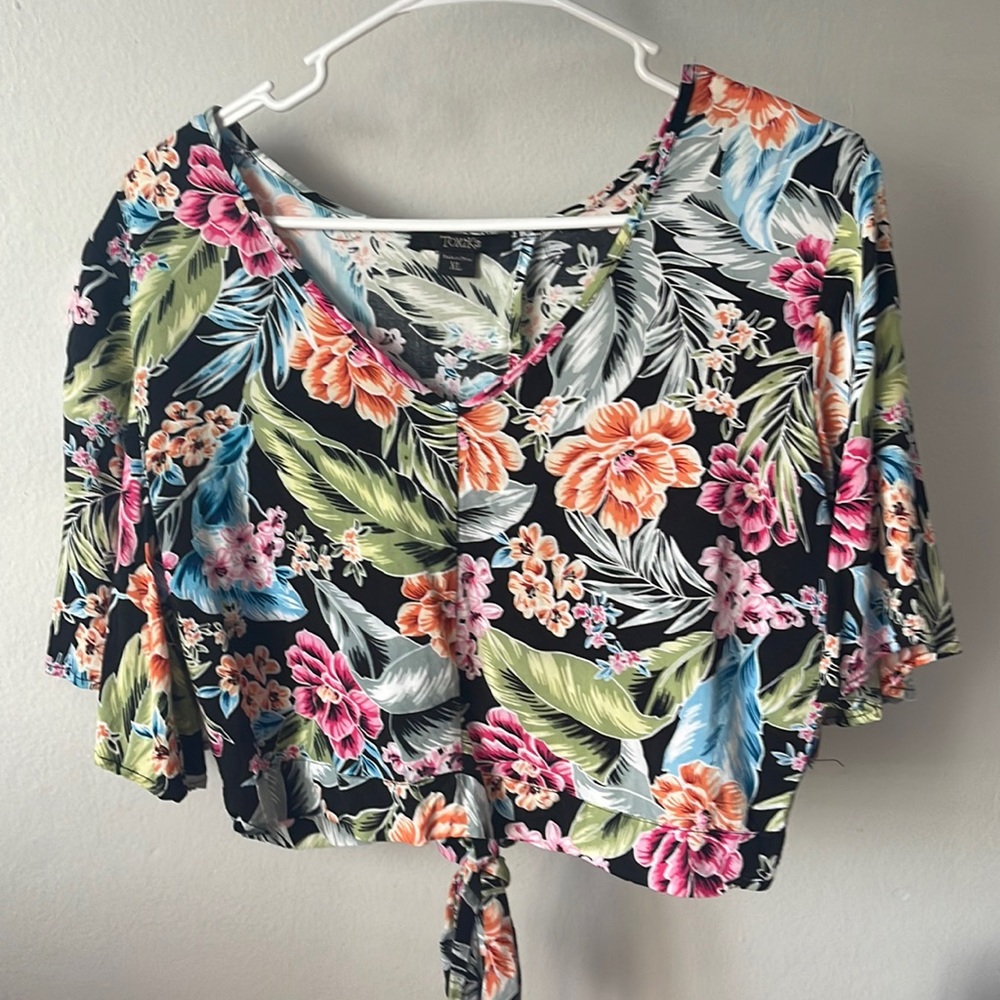 Floral open back blouse!💐🌸